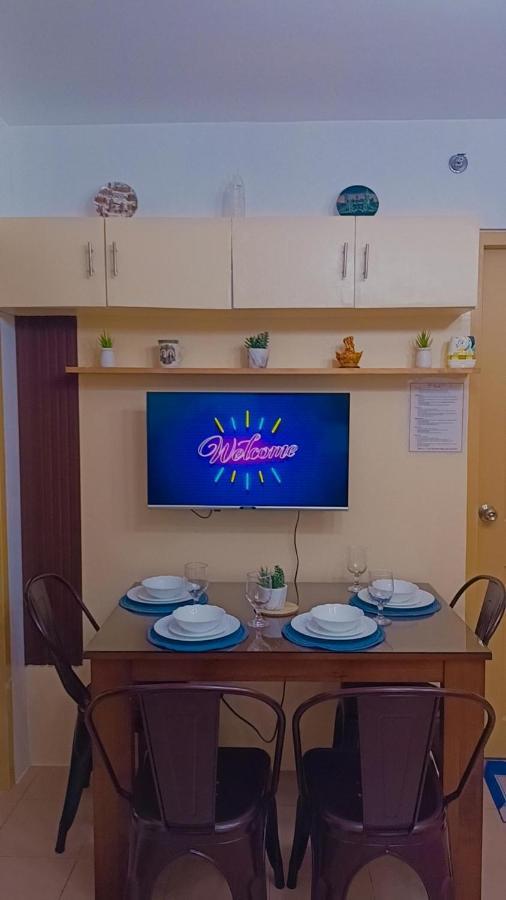 One Spatial Two Bedroom Condominium Unit With Pool And Gym Free Netflix And Wifi 일로일로 외부 사진