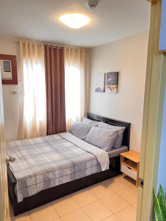 One Spatial Two Bedroom Condominium Unit With Pool And Gym Free Netflix And Wifi 일로일로 외부 사진