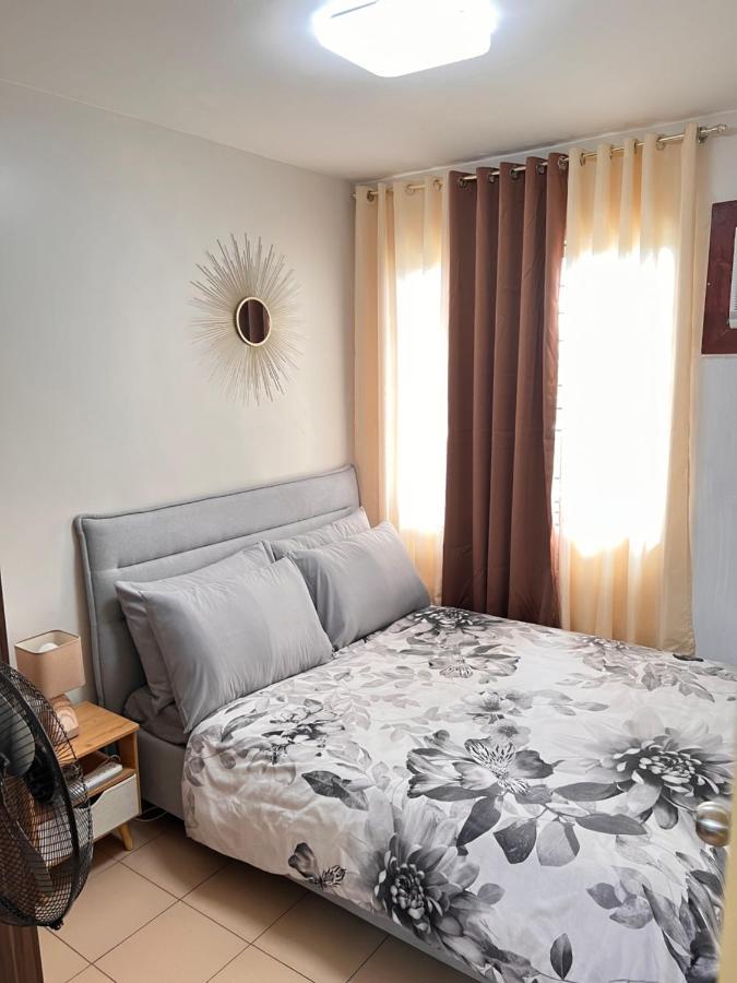 One Spatial Two Bedroom Condominium Unit With Pool And Gym Free Netflix And Wifi 일로일로 외부 사진