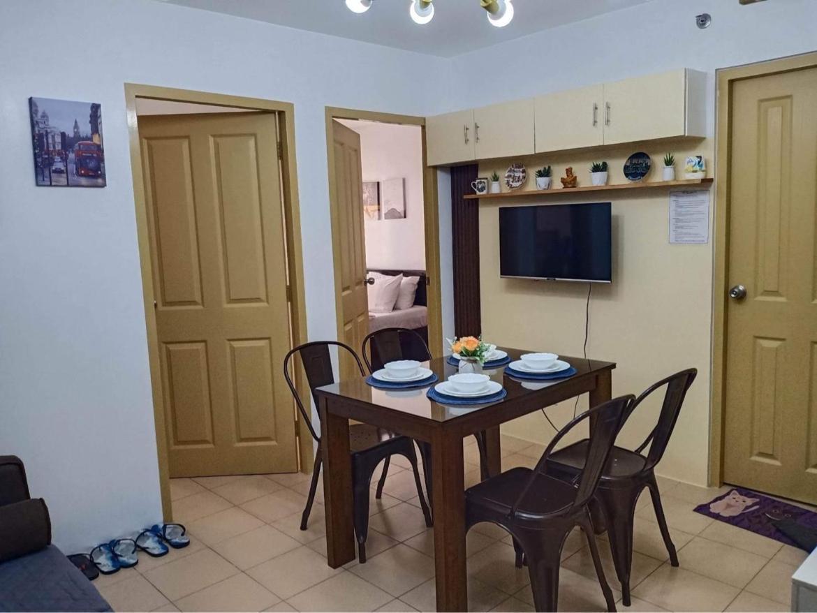 One Spatial Two Bedroom Condominium Unit With Pool And Gym Free Netflix And Wifi 일로일로 외부 사진
